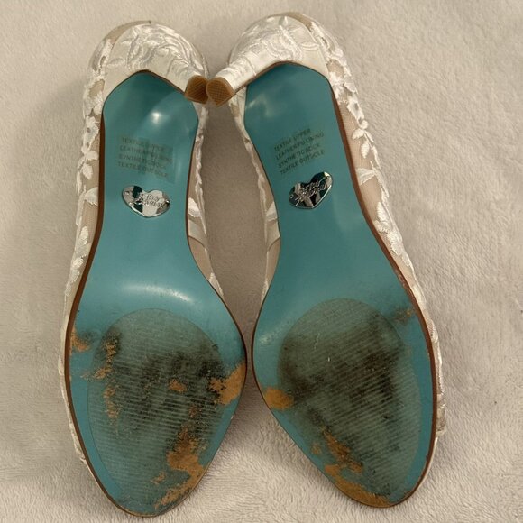 Betsey Johnson Adley Embroidered Evening Bridal Wedding Pumps Size 7.5 Ivory - Picture 14 of 16